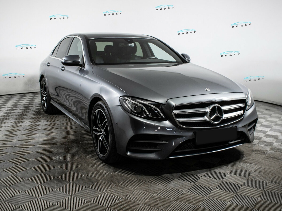 Б/У Мерседес-Бенц Е-Класс 2018 года. Фото: #2
