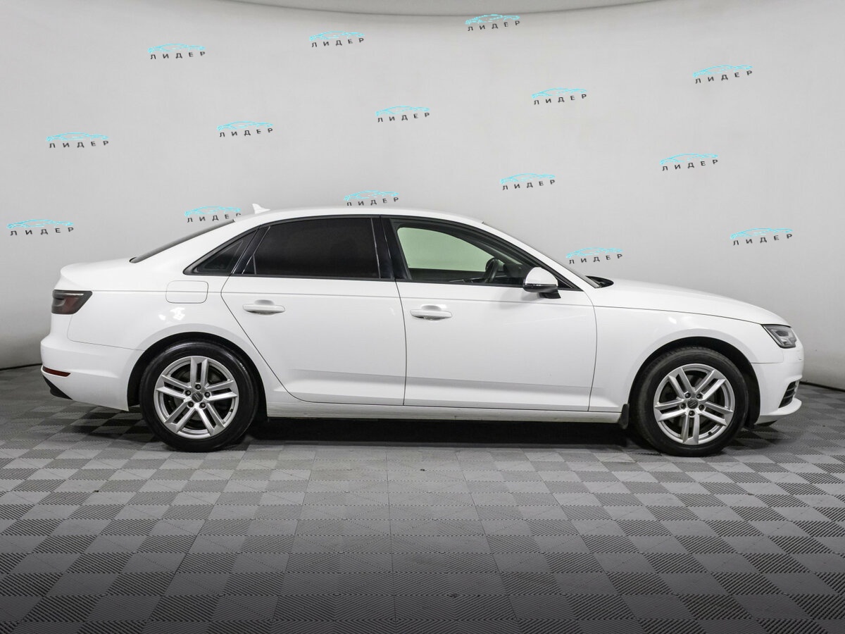 Б/У Ауди А4 2018 года. Фото: #3