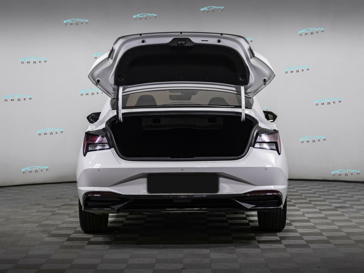 Hyundai Elantra 2021 года с пробегом. Фото: #18