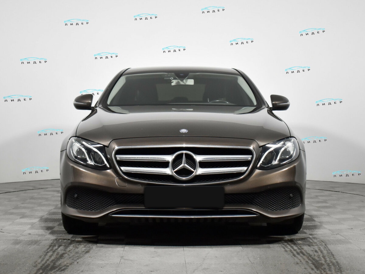 Б/У Мерседес-Бенц Е-Класс 2016 года. Фото: #1