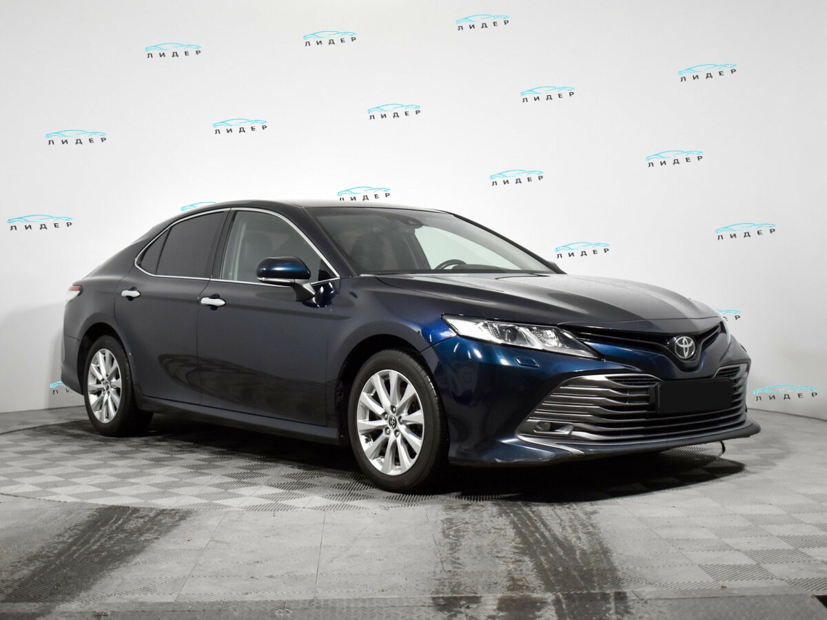 Б/У Тойота Камри 2018 года. Фото: #2