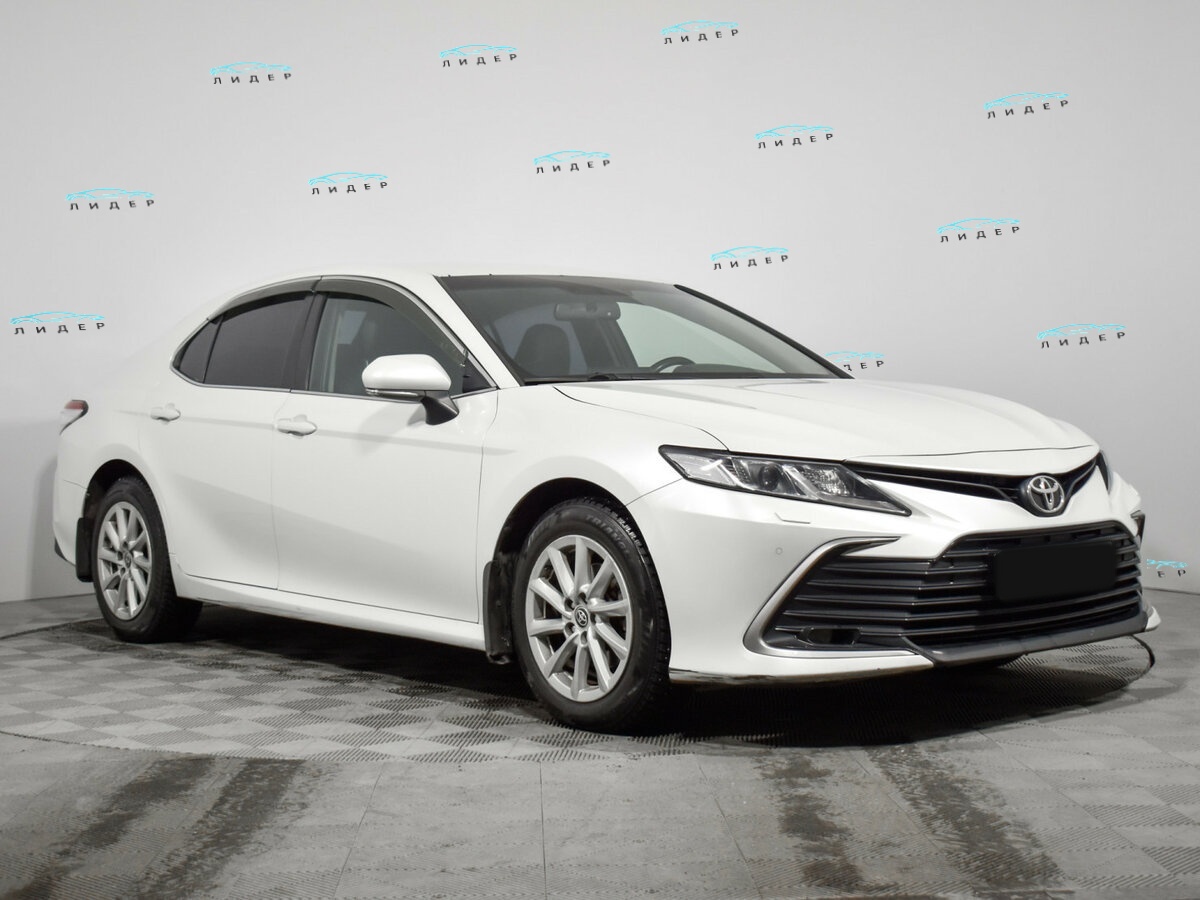 Toyota Camry 2022 года с пробегом. Фото: #2