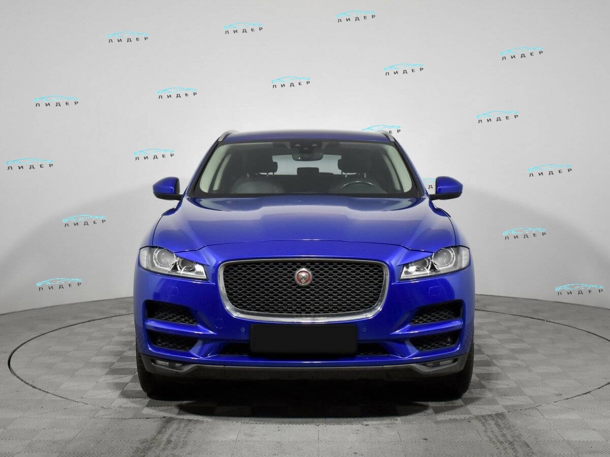 Б/У Ягуар Ф-Пэйс 2018 года. Фото: #1
