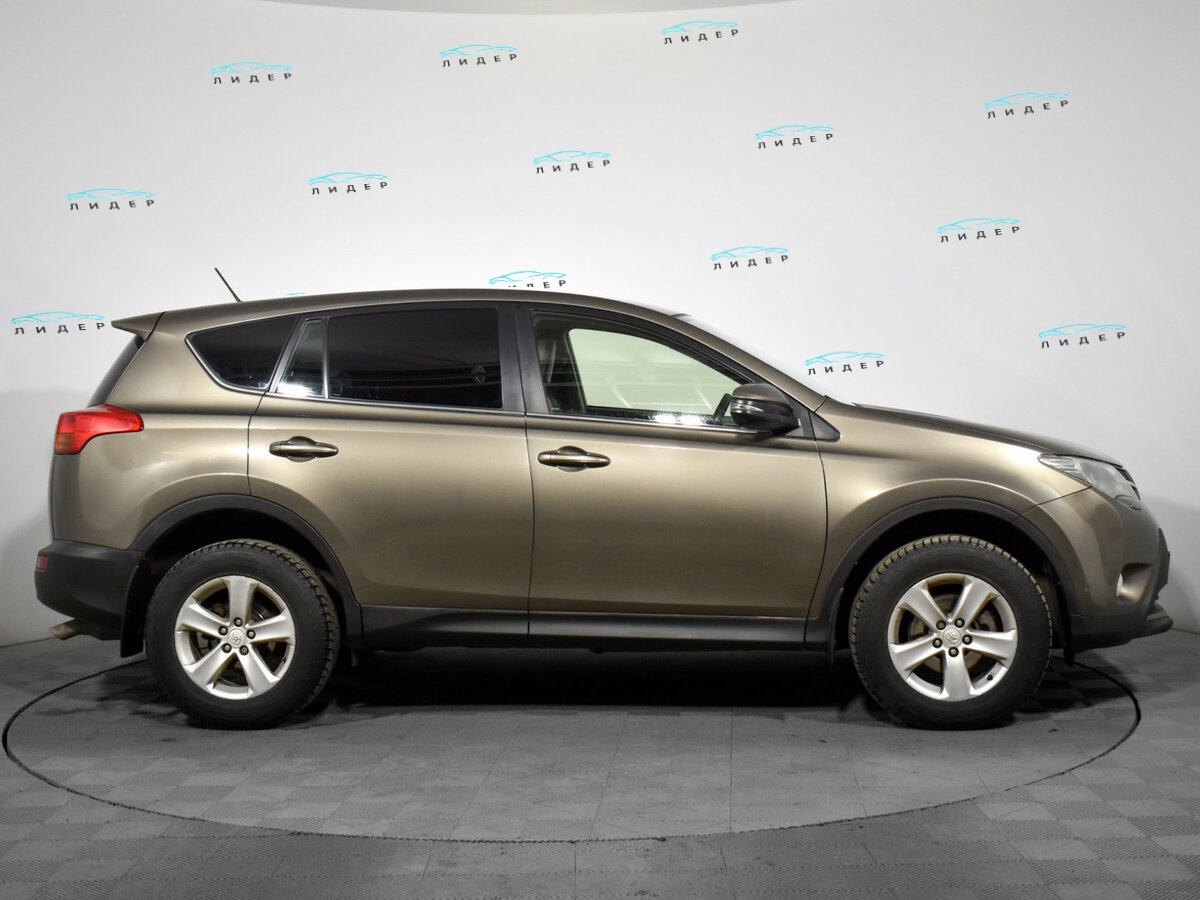 Toyota RAV4 2013 года с пробегом. Фото: #3