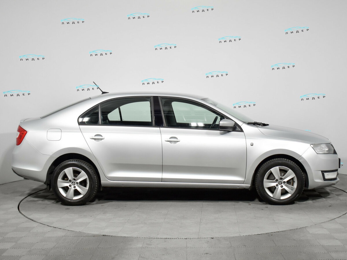 Б/У Шкода Рапид 2017 года. Фото: #3