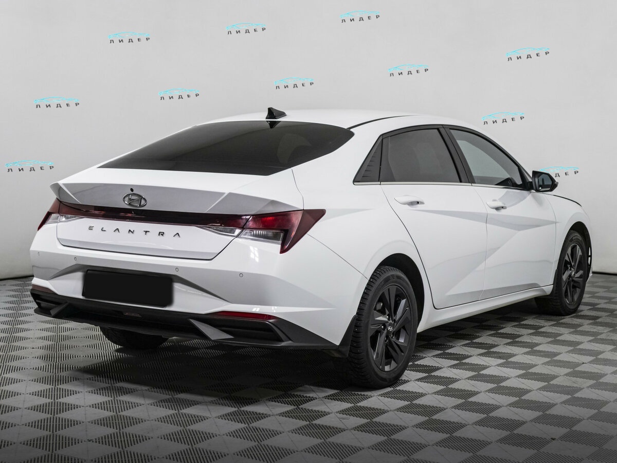 Hyundai Elantra 2021 года с пробегом. Фото: #4