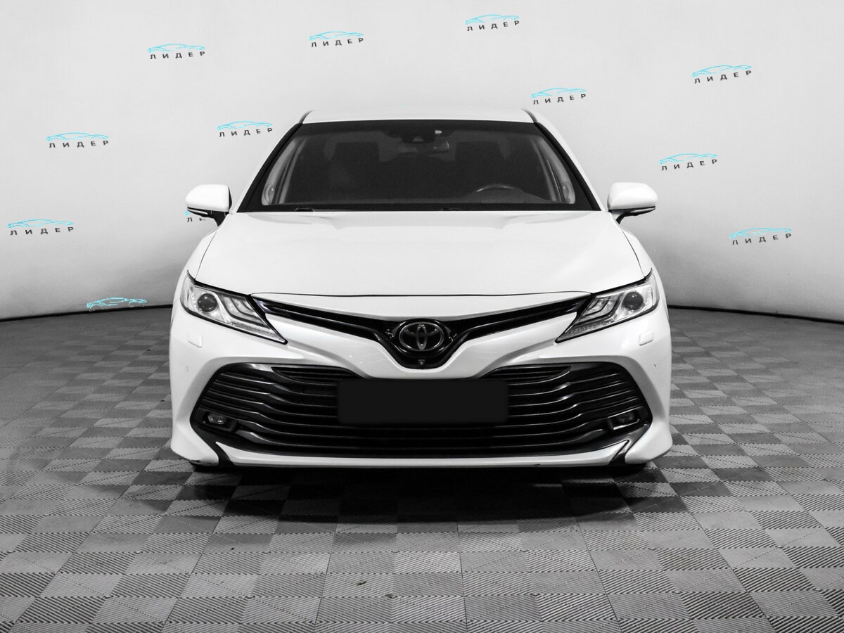 Toyota Camry 2018 года с пробегом. Фото: #1
