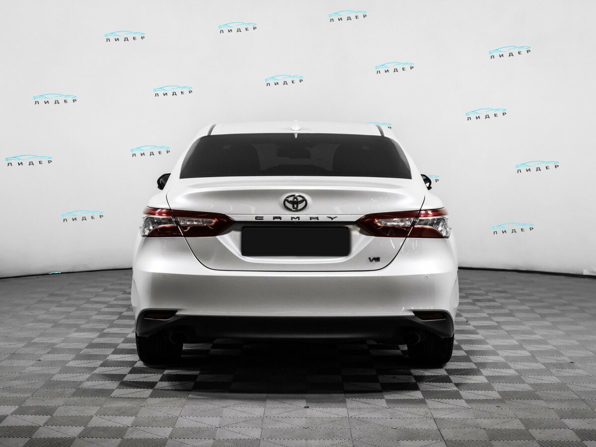 Toyota Camry 2018 года с пробегом. Фото: #4