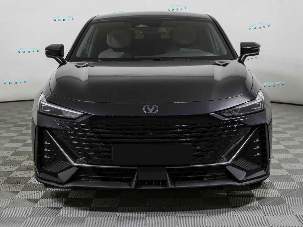 Б/У Чанган УНИ-В 2023 года. Фото: #1