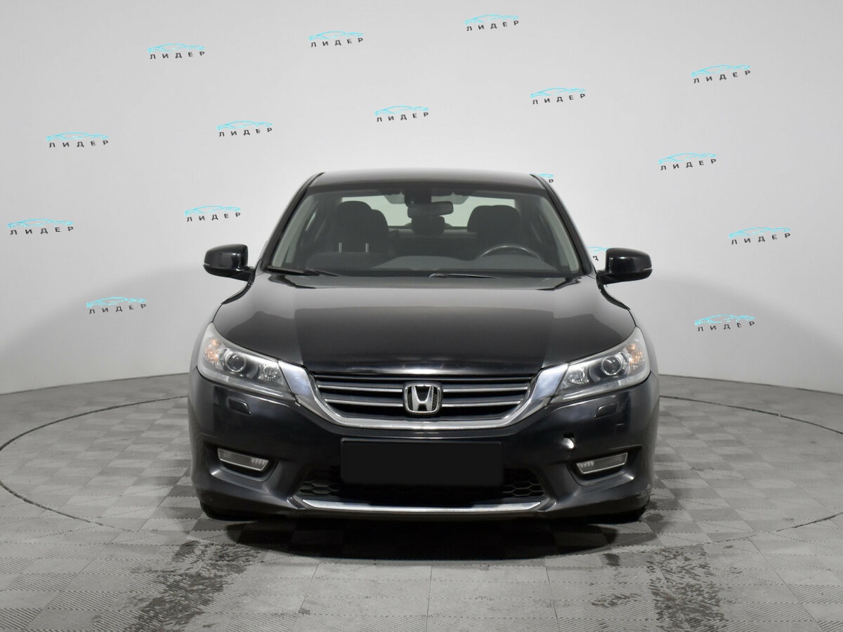 Б/У Хонда Аккорд 2013 года. Фото: #1