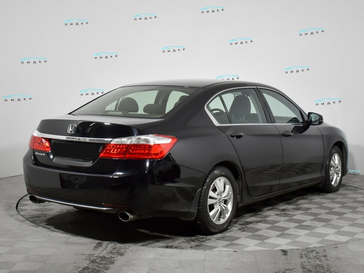 Б/У Хонда Аккорд 2013 года. Фото: #4