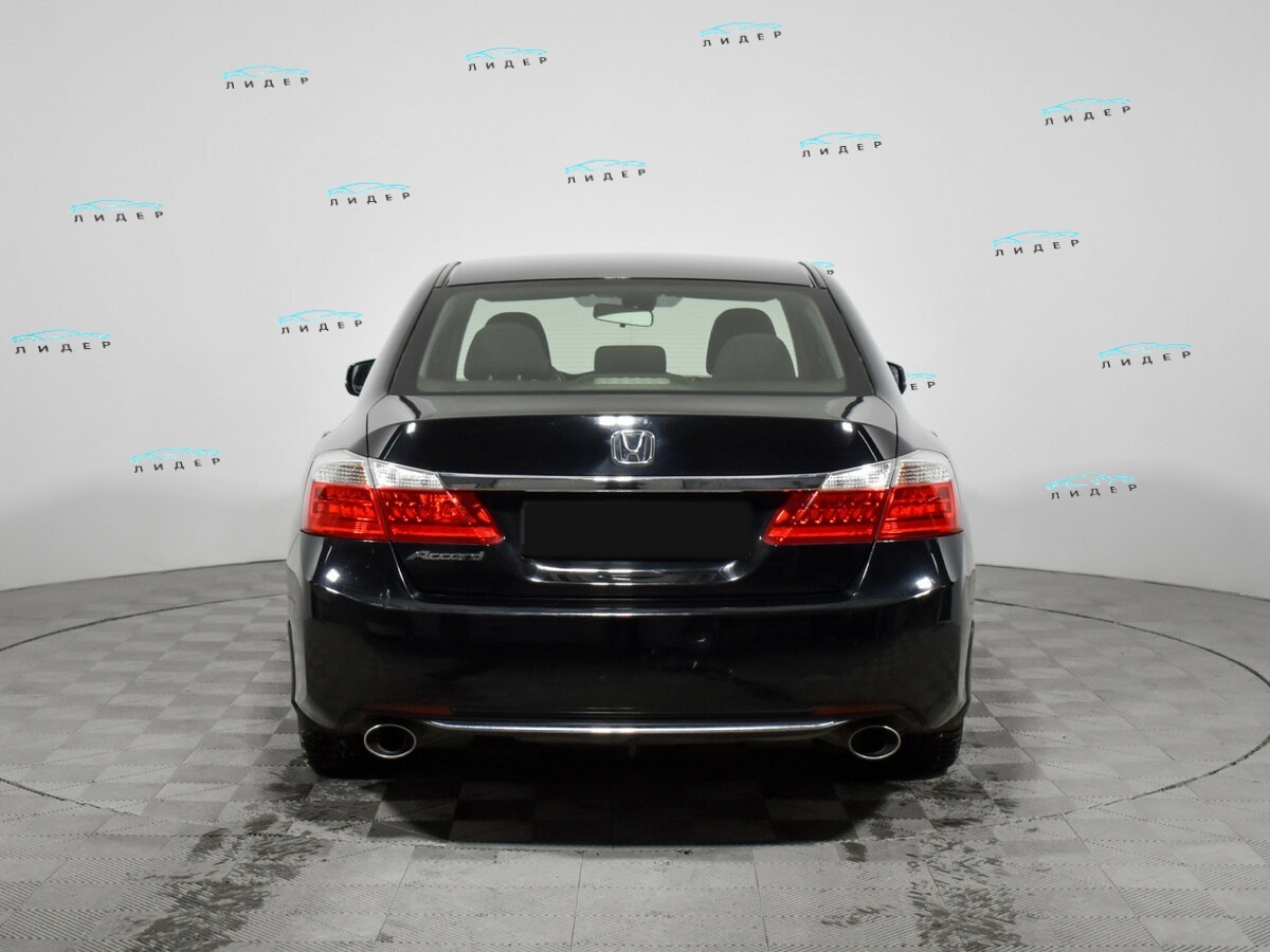 Б/У Хонда Аккорд 2013 года. Фото: #5
