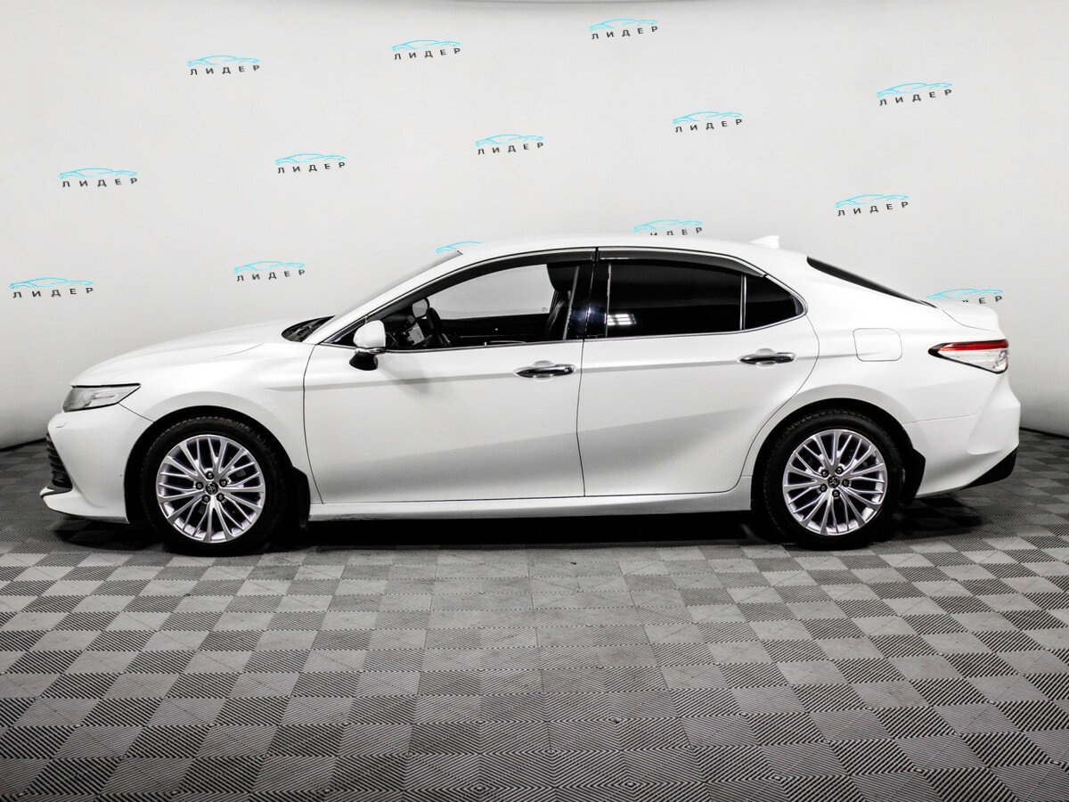 Б/У Тойота Камри 2019 года. Фото: #7