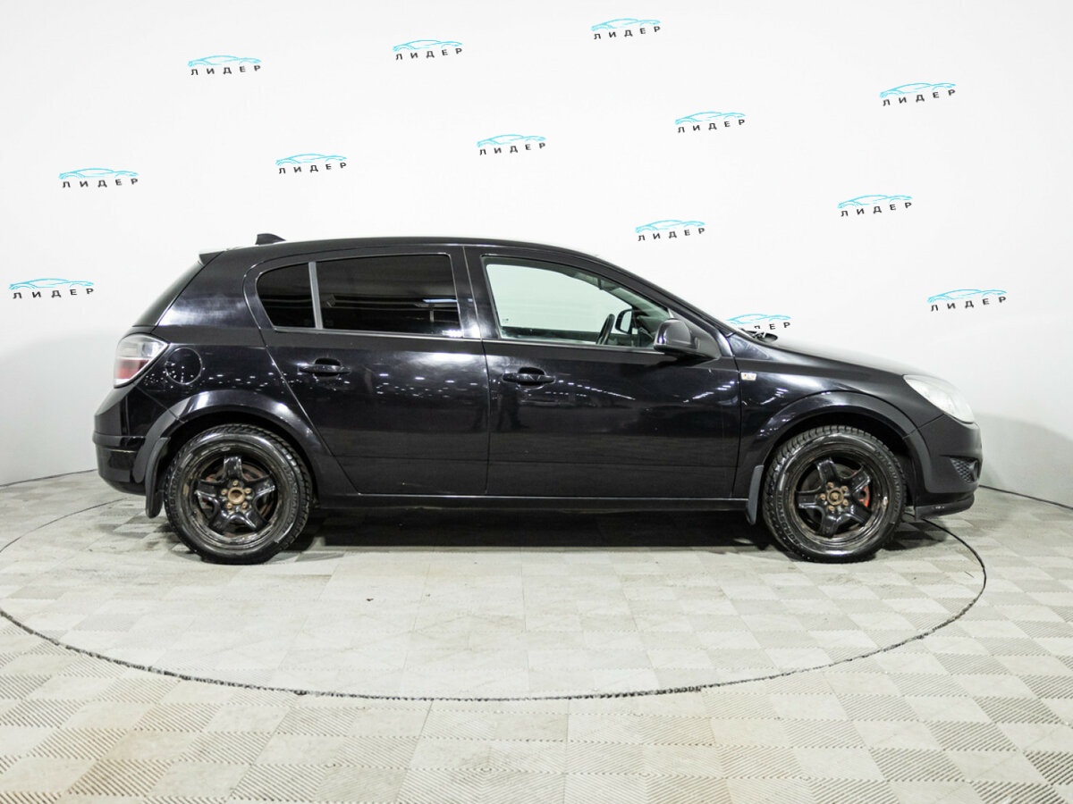 Opel Astra 2011 года с пробегом. Фото: #3