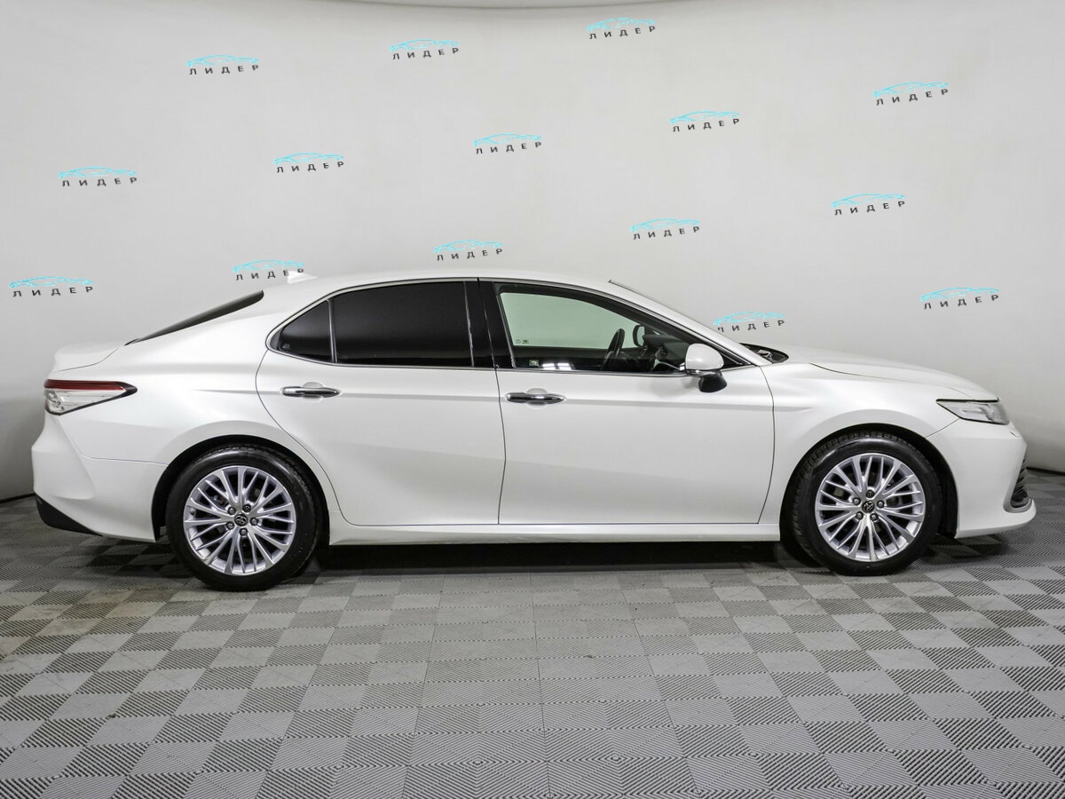 Toyota Camry 2018 года с пробегом. Фото: #3