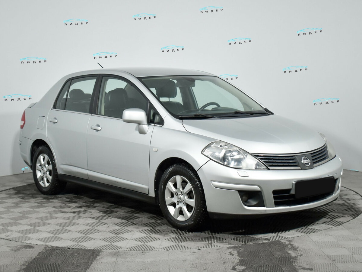 Б/У Ниссан Тиида 2008 года. Фото: #2
