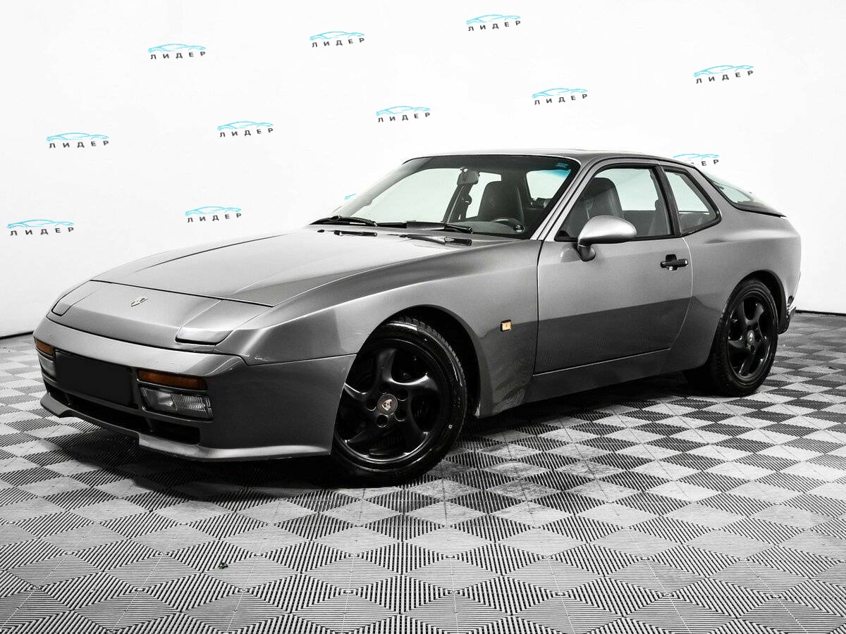 Porsche 944