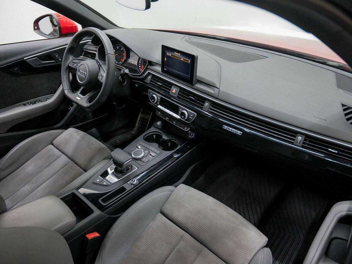 Б/У Ауди А4 2019 года. Фото: #7