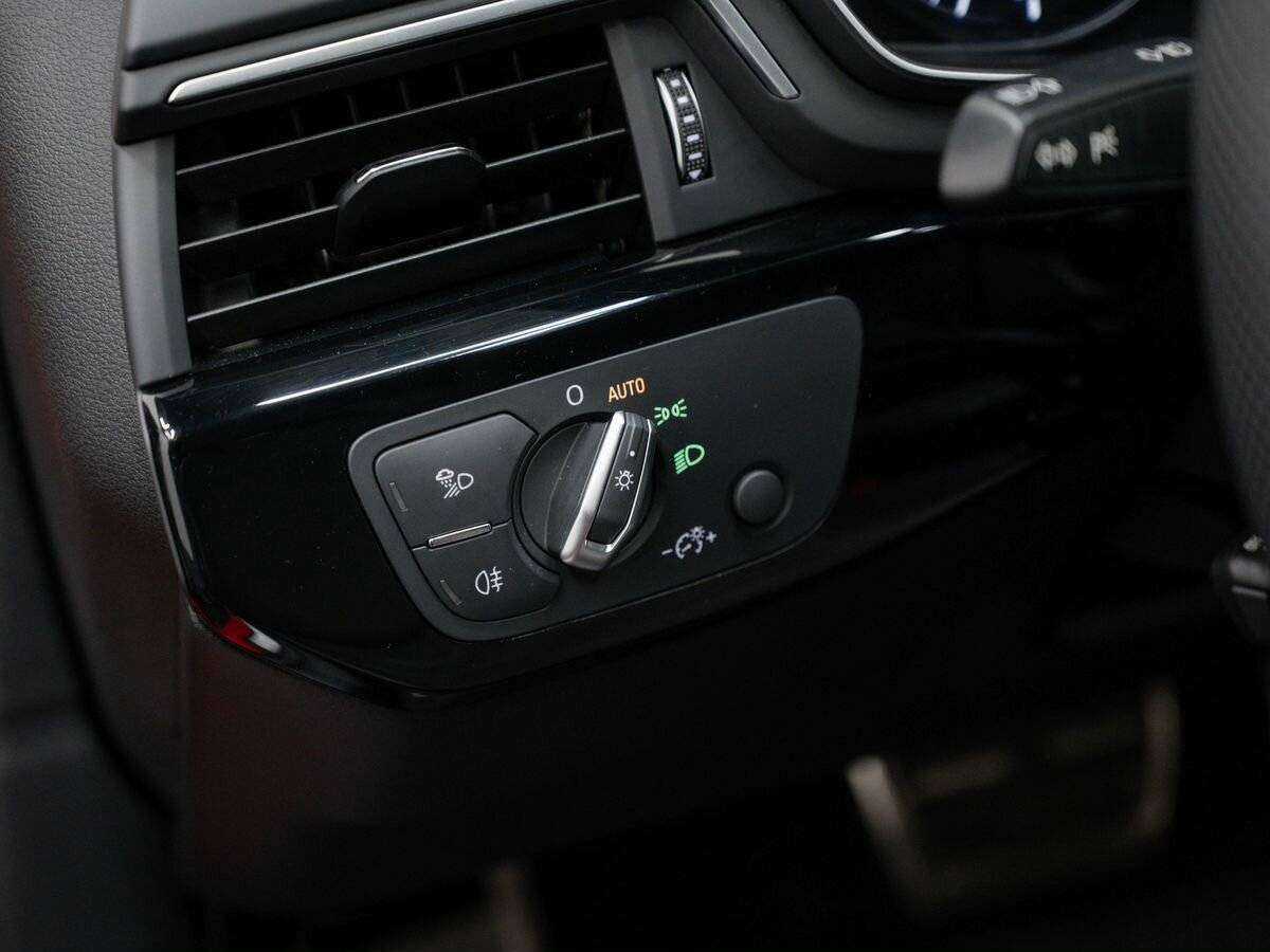 Б/У Ауди А4 2019 года. Фото: #18