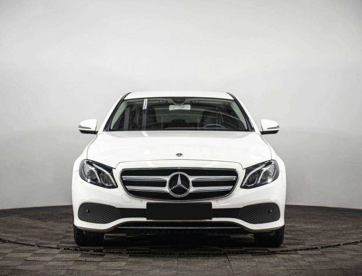 Б/У Мерседес-Бенц Е-Класс 2017 года. Фото: #1