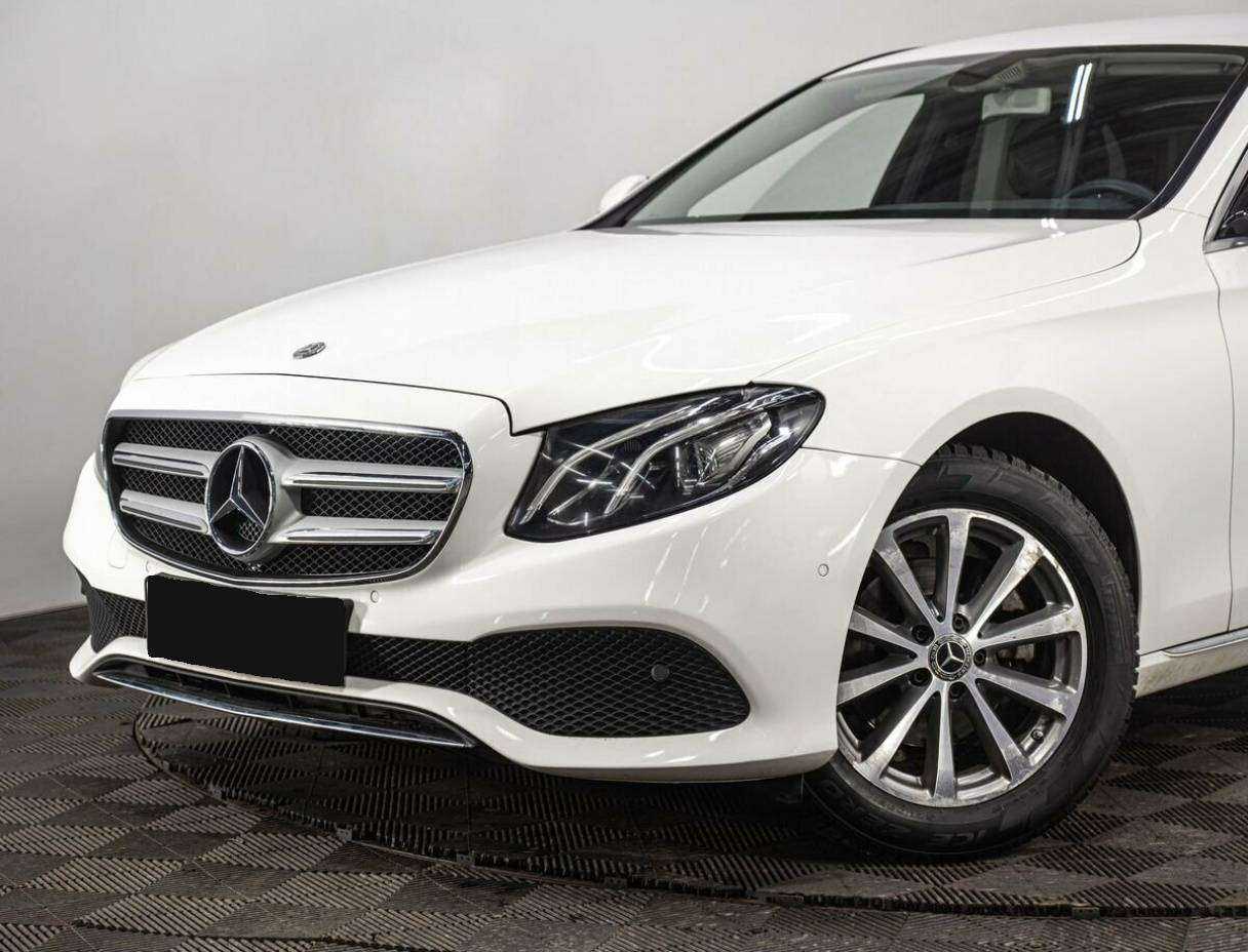 Б/У Мерседес-Бенц Е-Класс 2017 года. Фото: #3