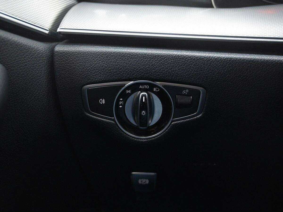 Б/У Мерседес-Бенц Е-Класс 2017 года. Фото: #20