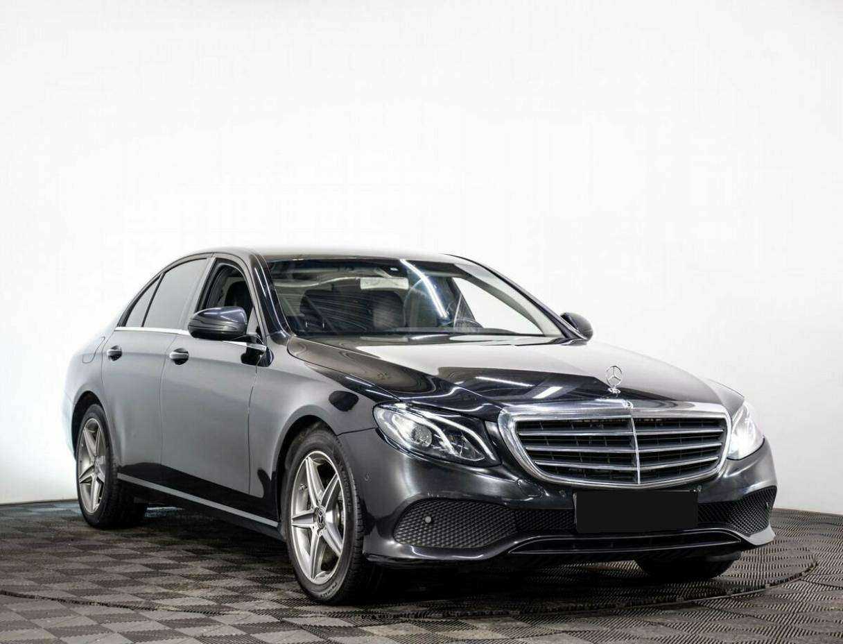 Б/У Мерседес-Бенц Е-Класс 2017 года. Фото: #2