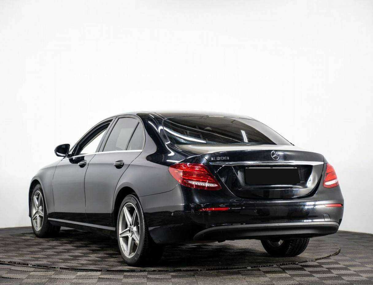 Б/У Мерседес-Бенц Е-Класс 2017 года. Фото: #3