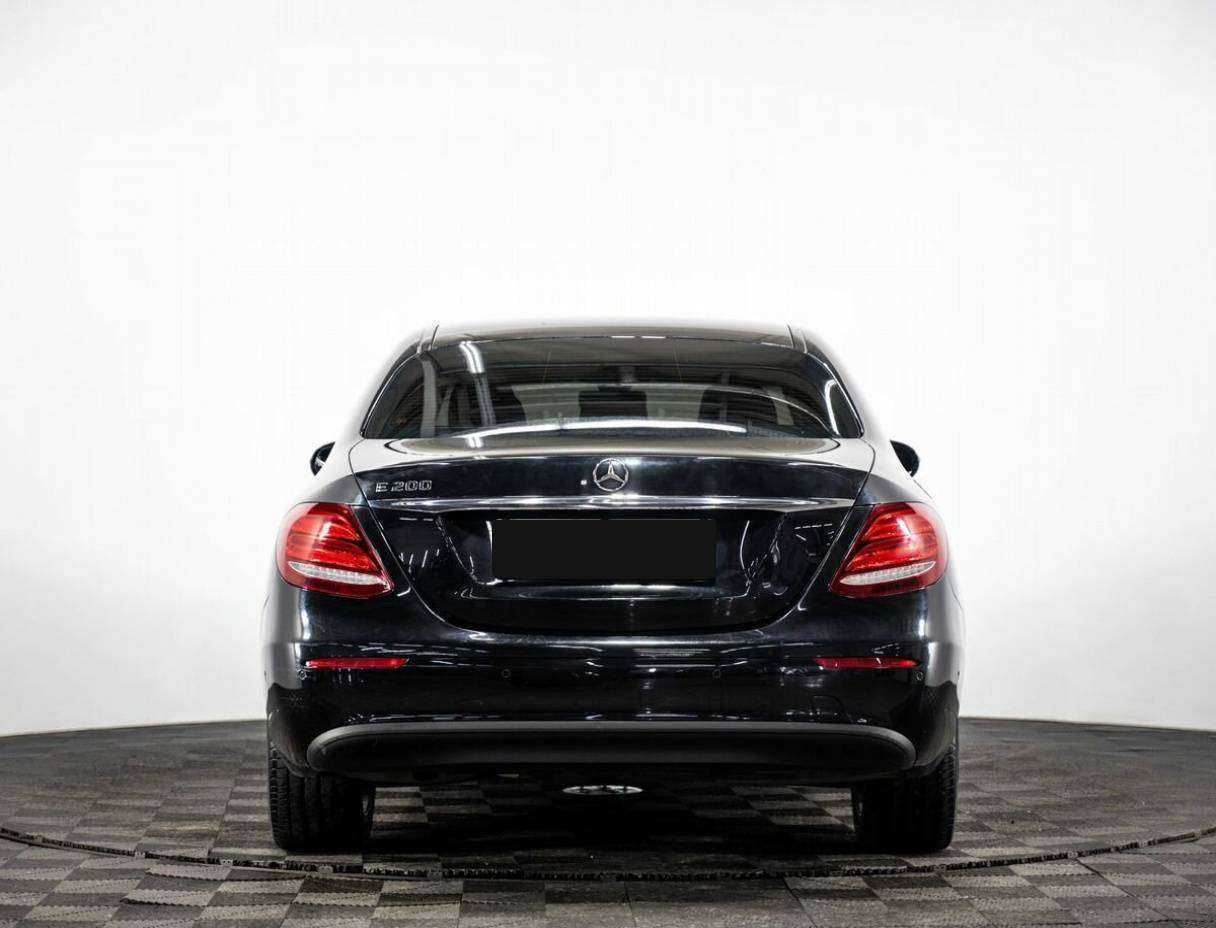 Б/У Мерседес-Бенц Е-Класс 2017 года. Фото: #4