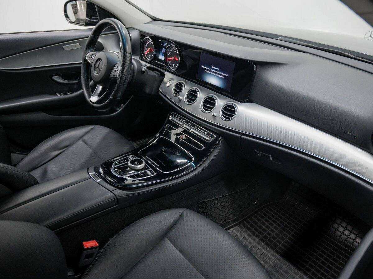 Б/У Мерседес-Бенц Е-Класс 2017 года. Фото: #6