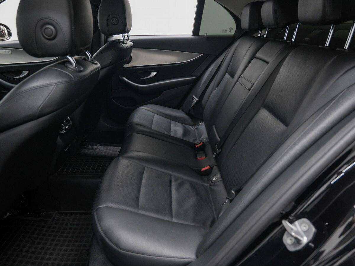 Б/У Мерседес-Бенц Е-Класс 2017 года. Фото: #11