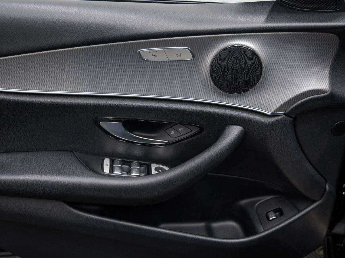 Б/У Мерседес-Бенц Е-Класс 2017 года. Фото: #14