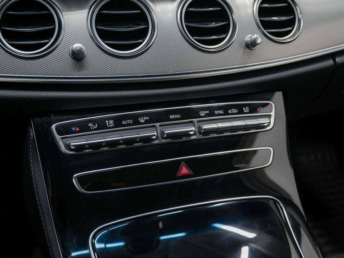 Б/У Мерседес-Бенц Е-Класс 2017 года. Фото: #19