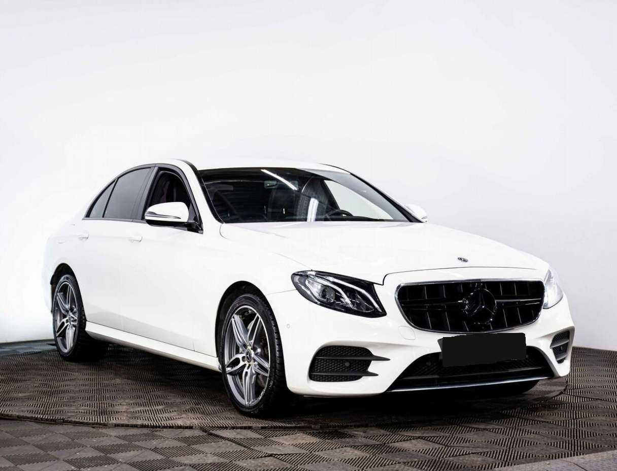 Б/У Мерседес-Бенц Е-Класс 2018 года. Фото: #2