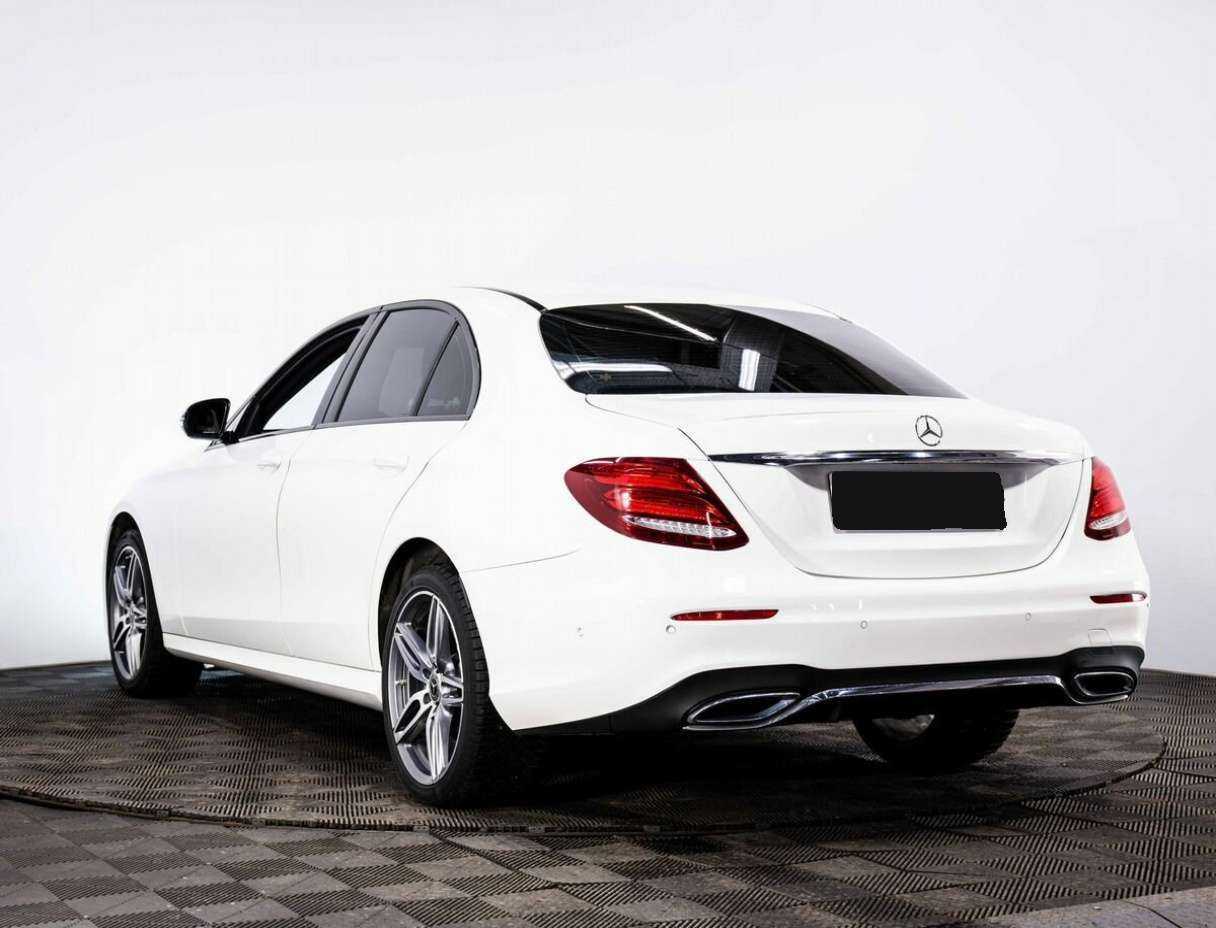 Б/У Мерседес-Бенц Е-Класс 2018 года. Фото: #3