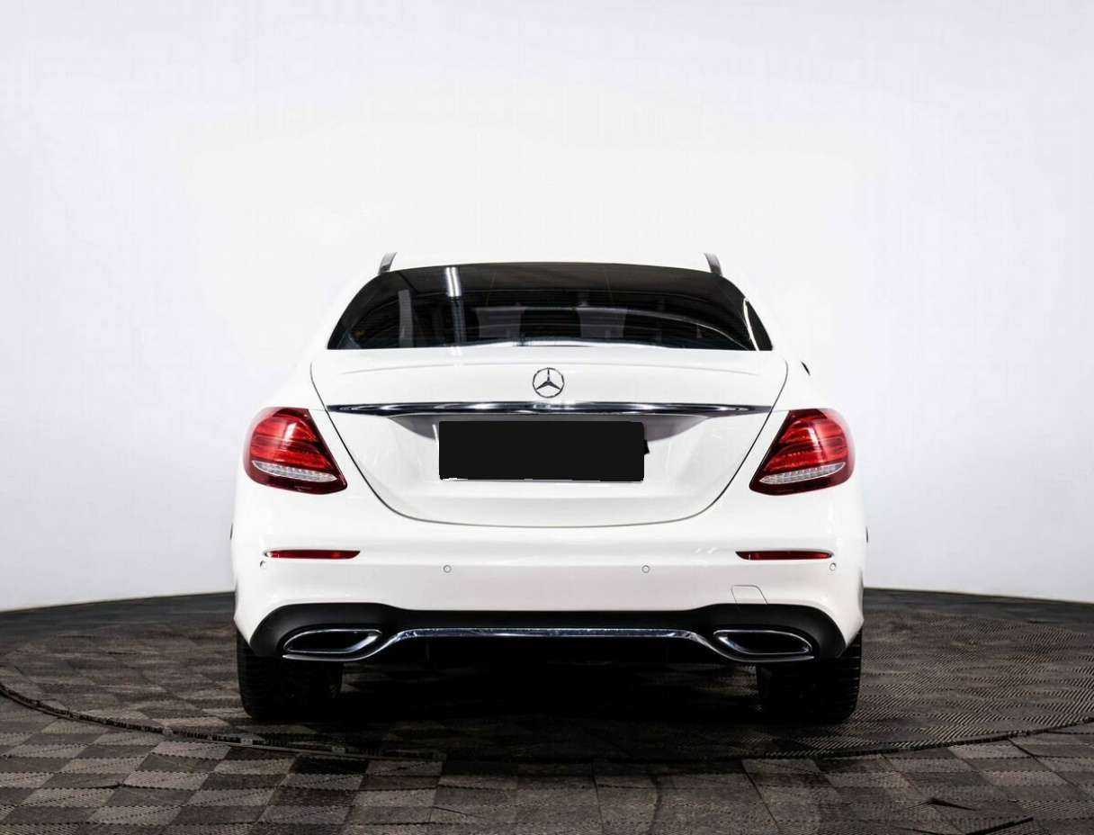 Б/У Мерседес-Бенц Е-Класс 2018 года. Фото: #4