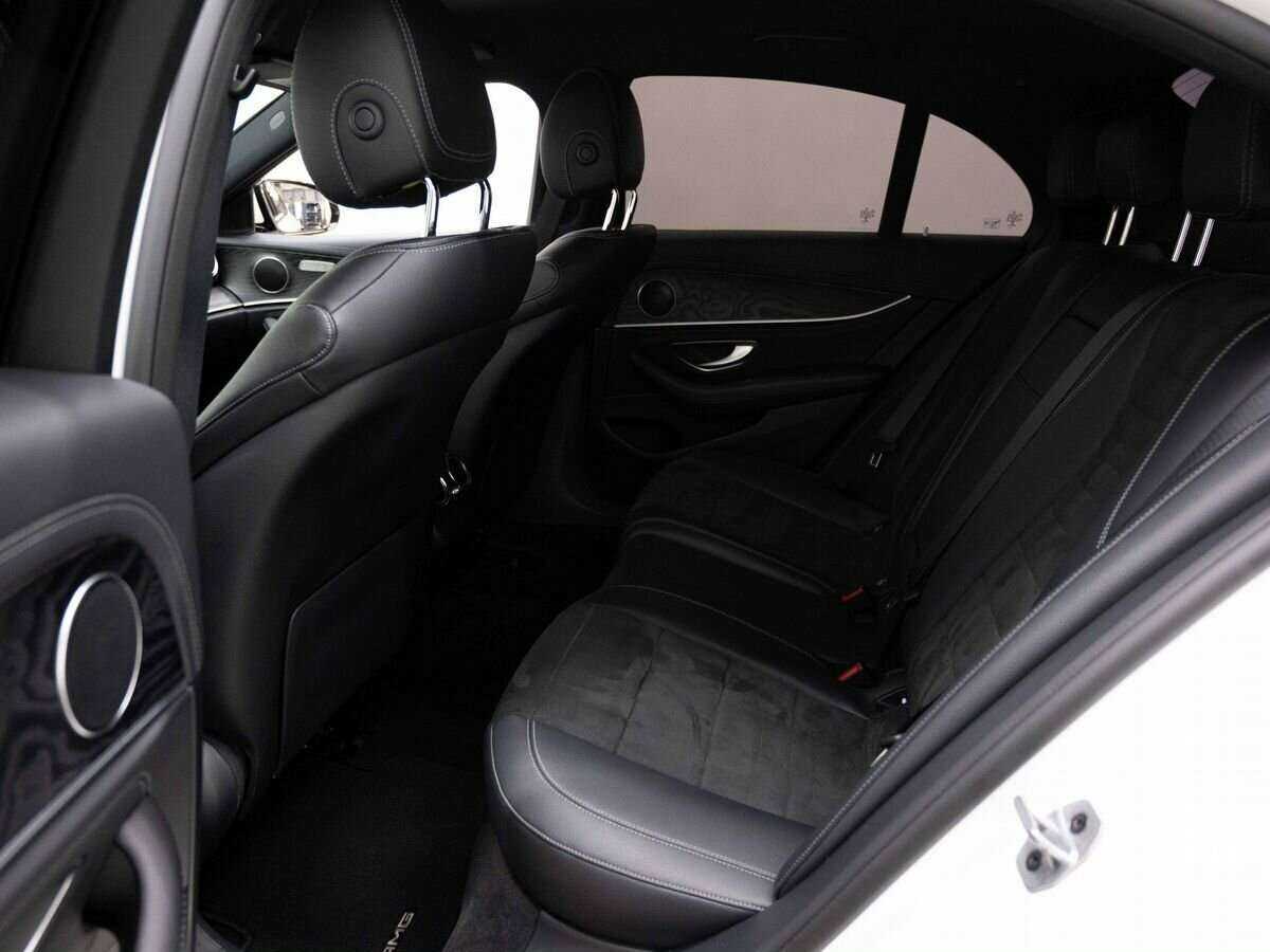 Б/У Мерседес-Бенц Е-Класс 2018 года. Фото: #8