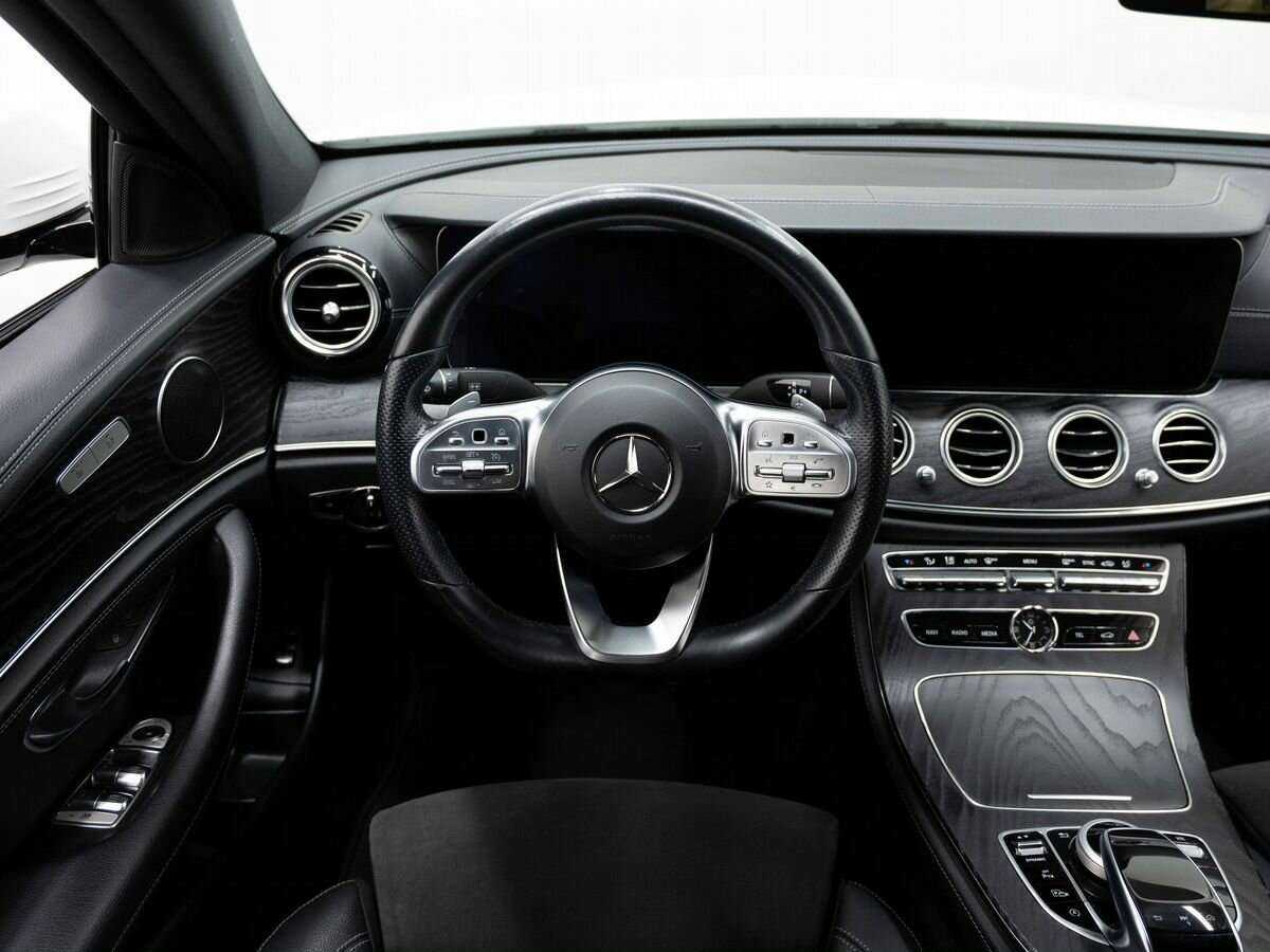 Б/У Мерседес-Бенц Е-Класс 2018 года. Фото: #13