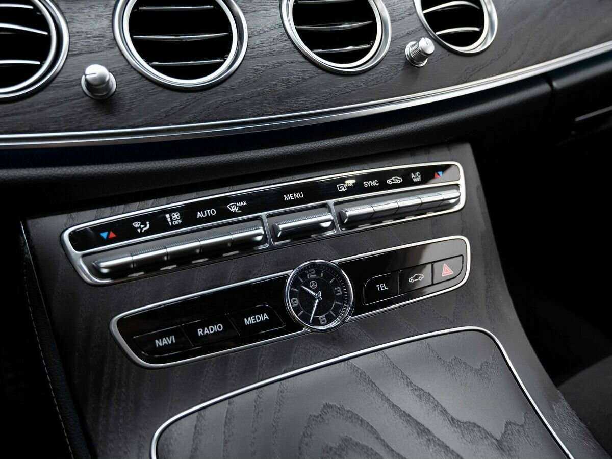 Б/У Мерседес-Бенц Е-Класс 2018 года. Фото: #17