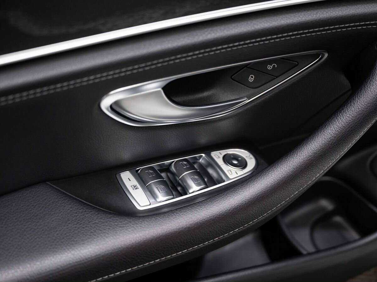 Б/У Мерседес-Бенц Е-Класс 2018 года. Фото: #22