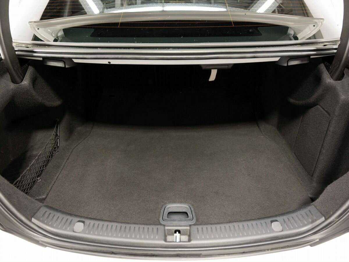 Б/У Мерседес-Бенц Е-Класс 2018 года. Фото: #27