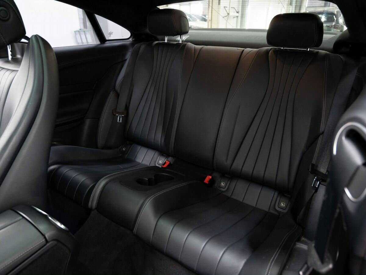 Б/У Мерседес-Бенц Е-Класс 2017 года. Фото: #8