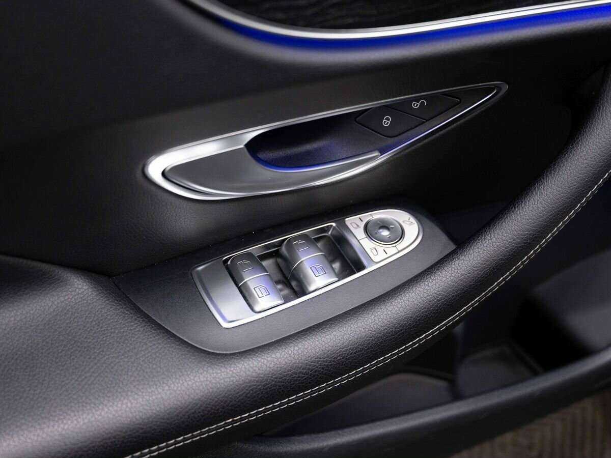 Б/У Мерседес-Бенц Е-Класс 2017 года. Фото: #19