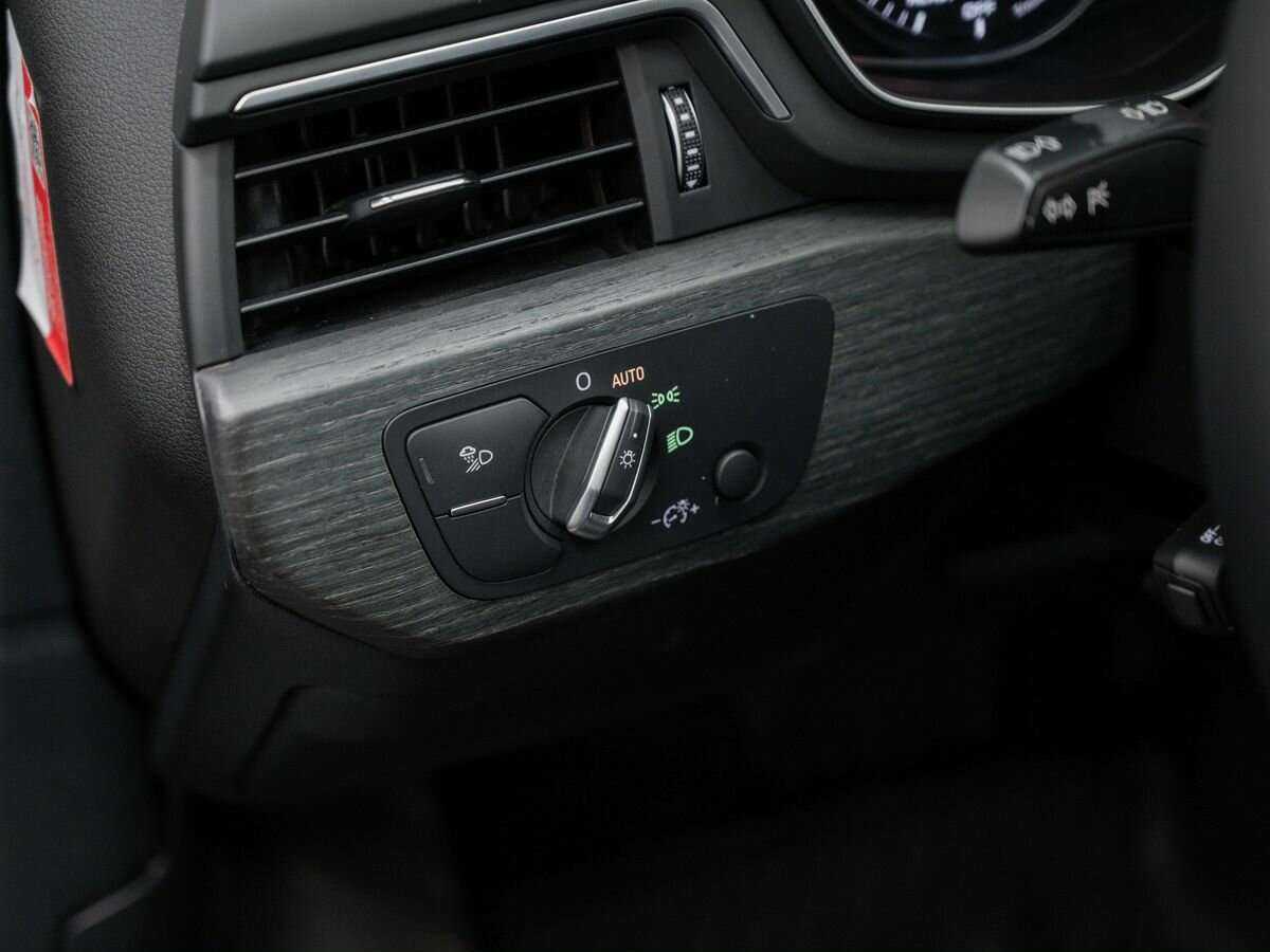 Б/У Ауди А4 2017 года. Фото: #15