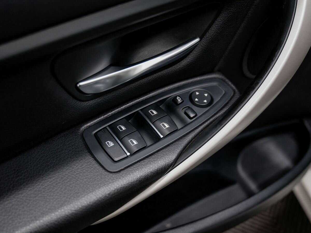 Б/У БМВ 3 серии 2016 года. Фото: #14