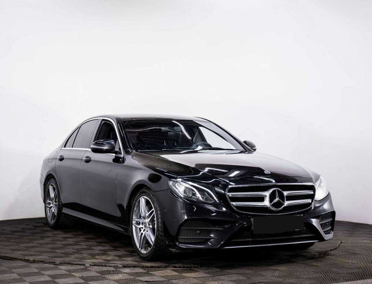 Б/У Мерседес-Бенц Е-Класс 2017 года. Фото: #2