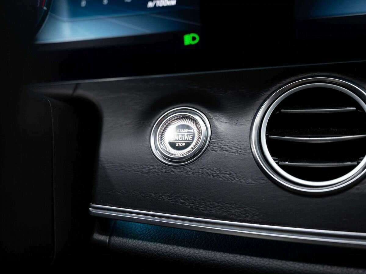 Б/У Мерседес-Бенц Е-Класс 2017 года. Фото: #21