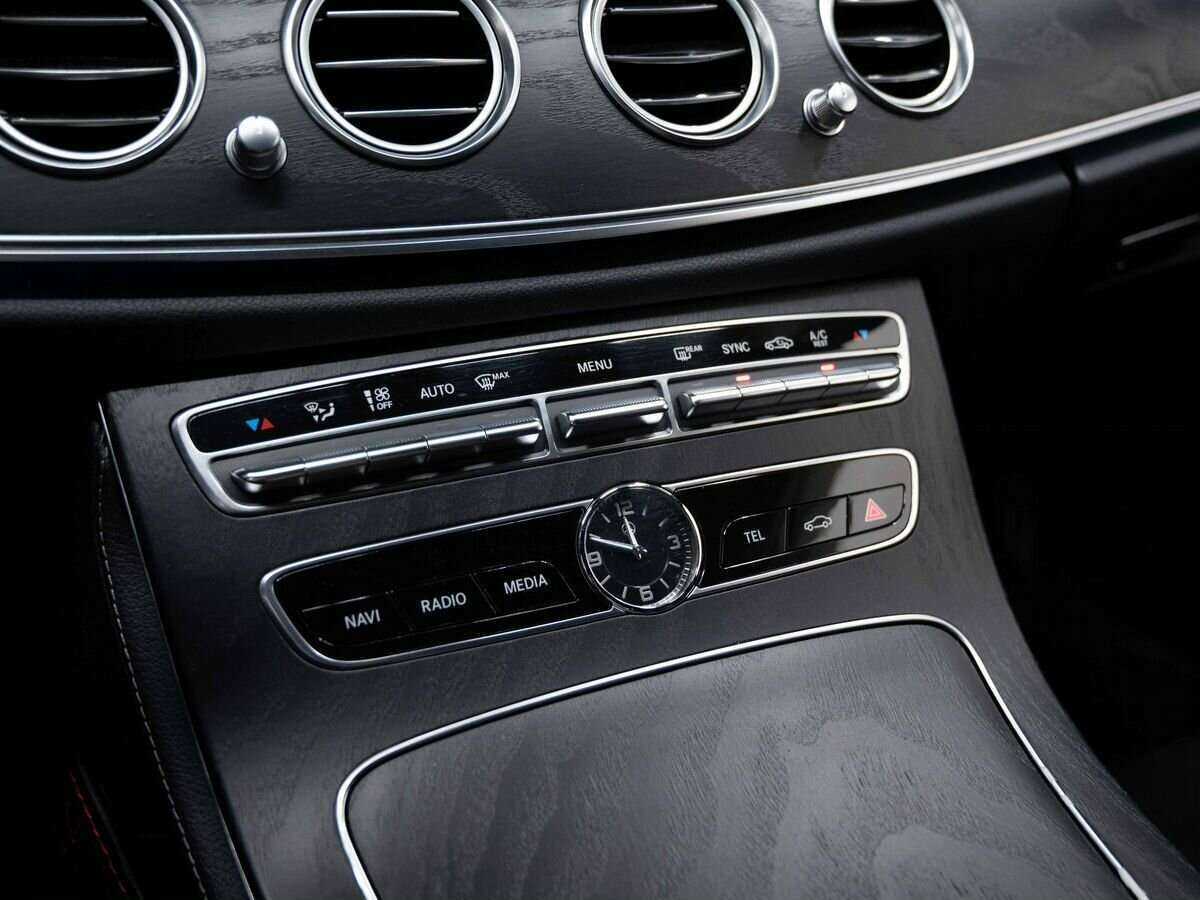 Б/У Мерседес-Бенц Е-Класс 2017 года. Фото: #22