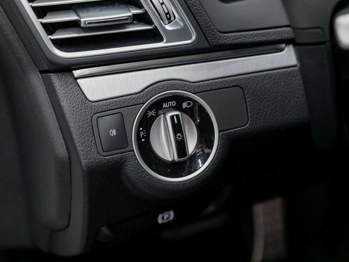 Б/У Мерседес-Бенц Е-Класс 2014 года. Фото: #15