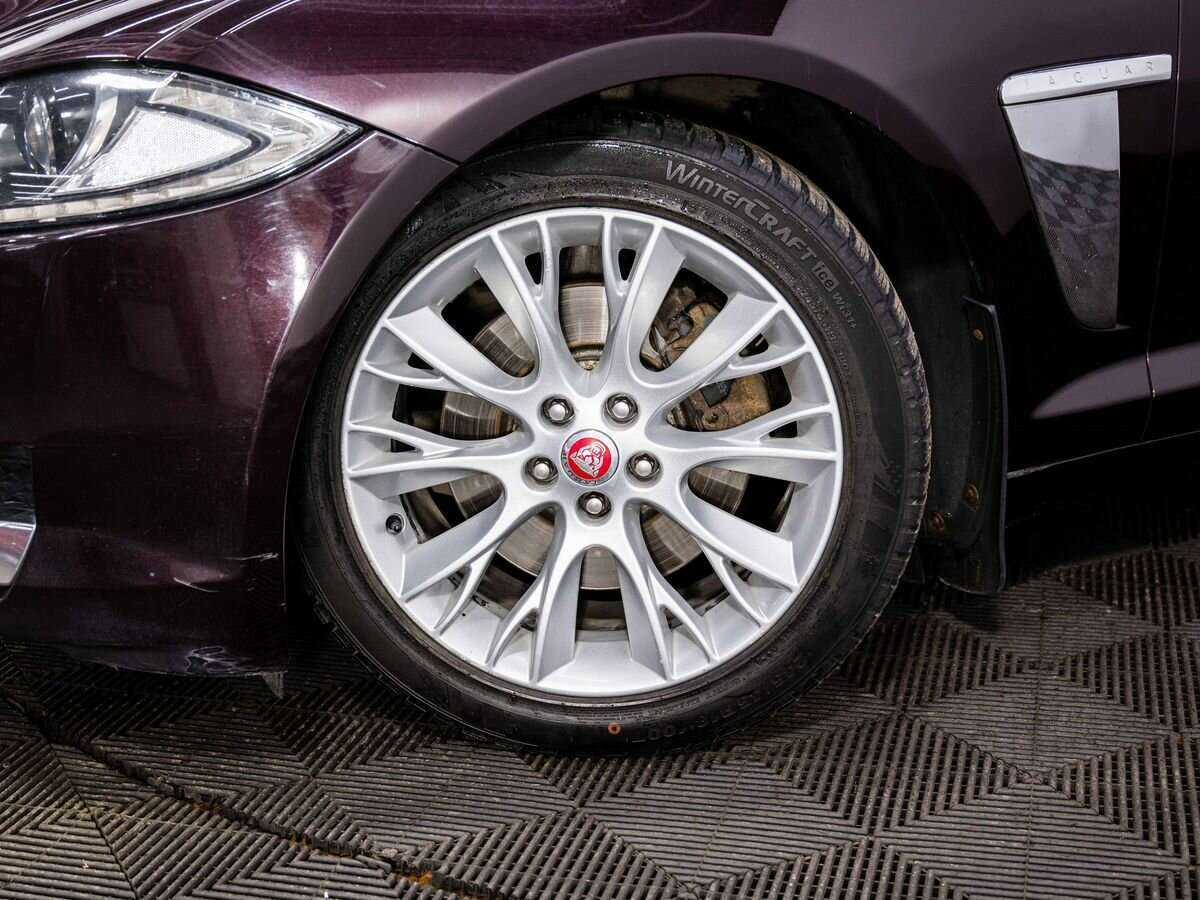 Б/У Ягуар ИксФ 2013 года. Фото: #8